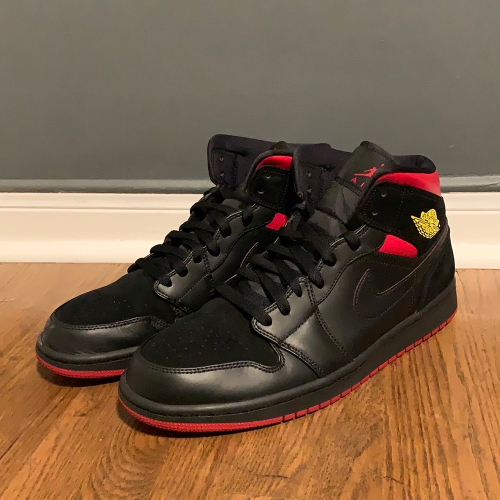 Jordan 1 mid last shot size 11